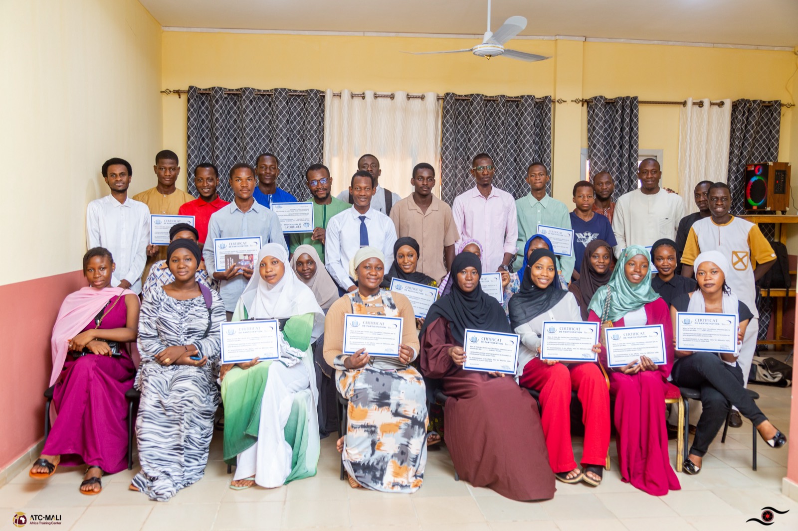 Promotion d’apprenants ATC-Mali recevant leurs certificats de fin de formation